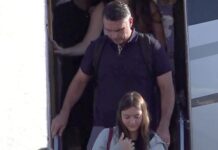 Flávio Bolsonaro aterriza en Miami después de perder las elecciones en Brasil y pese a la orden judicial